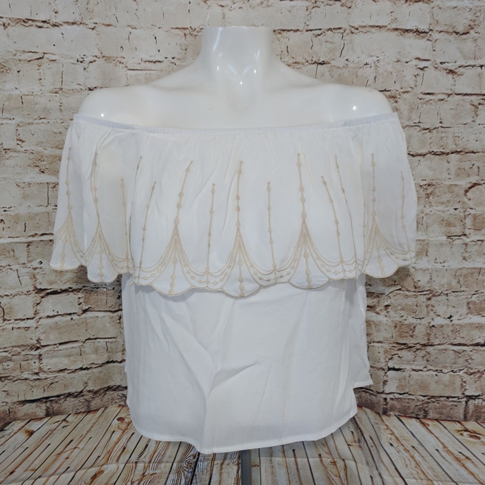 Trendy Off the Shoulder Flowy Embroidered Top - Picture 3 of 6